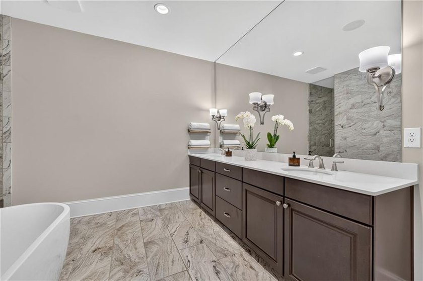 Luxury Townhome Living at Its Finest! Welcome to an exceptional - photo 31