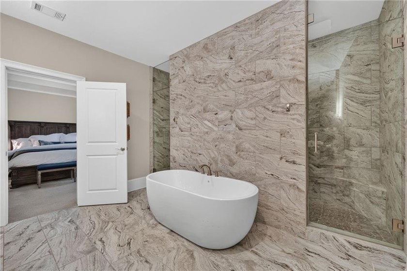 Luxury Townhome Living at Its Finest! Welcome to an exceptional - photo 32