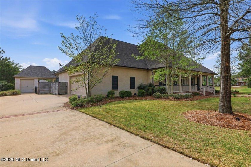 WATERFRONT! Exceptional custom-built lakefront home in Reunion - photo 5