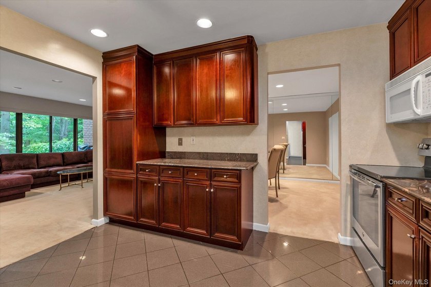 Fabulous opportunity to own a Buttonwood model in the highly - photo 10