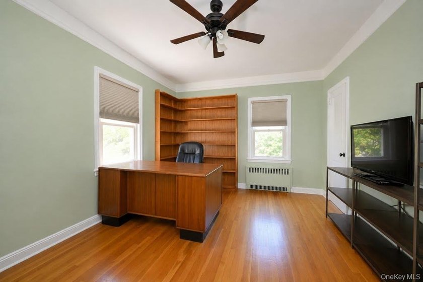 This oversized Gross Morton Colonial sits on one of the - photo 14