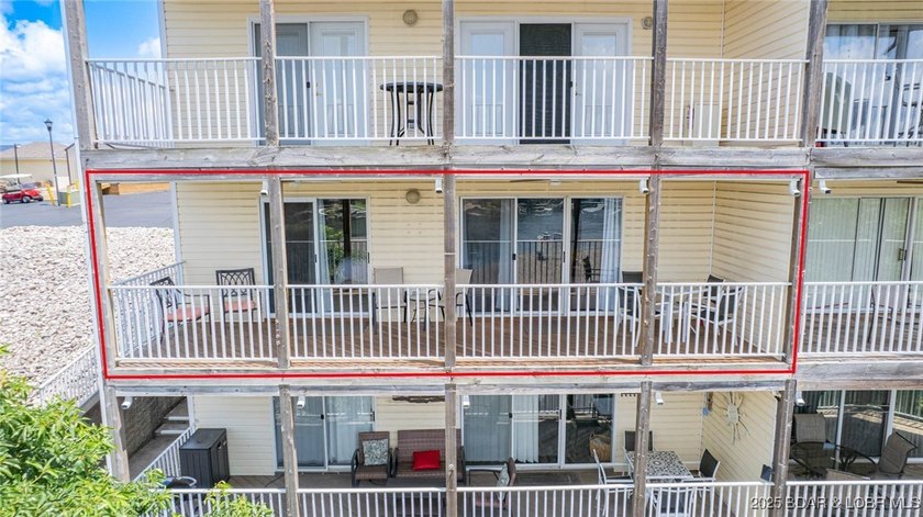 Welcome to this beautifully remodeled, walk-in end unit at The - photo 37