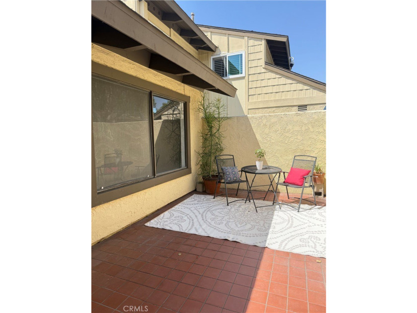 Beautiful Home in the perfect location. This home sits in a - photo 3