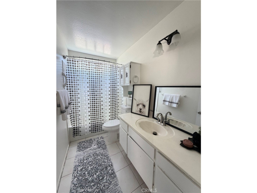 Beautiful Home in the perfect location. This home sits in a - photo 7