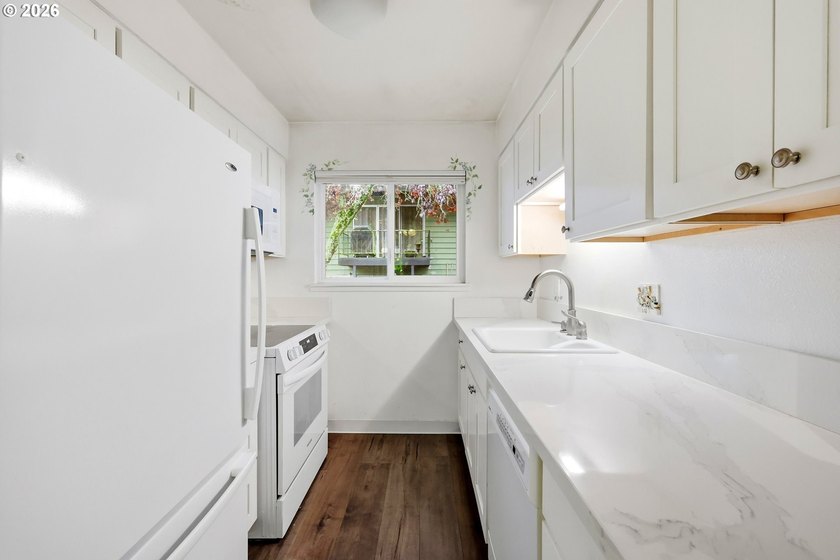 Historic Milwaukie Condo property sit on the Willamette River - photo 11