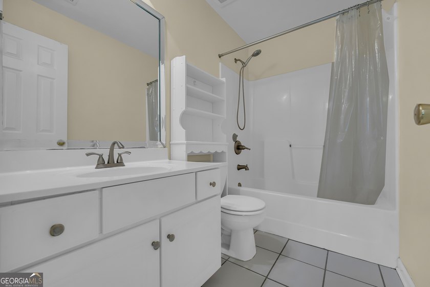 Move-in ready and perfectly located! This well-maintained - photo 21