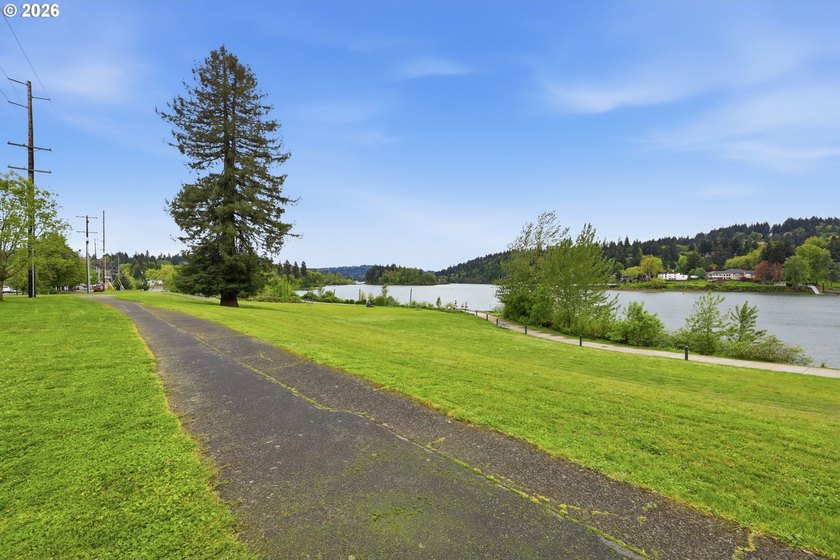 Historic Milwaukie Condo property sit on the Willamette River - photo 29