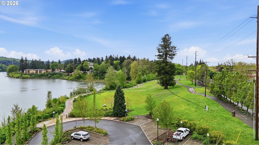 Historic Milwaukie Condo property sit on the Willamette River - photo 32