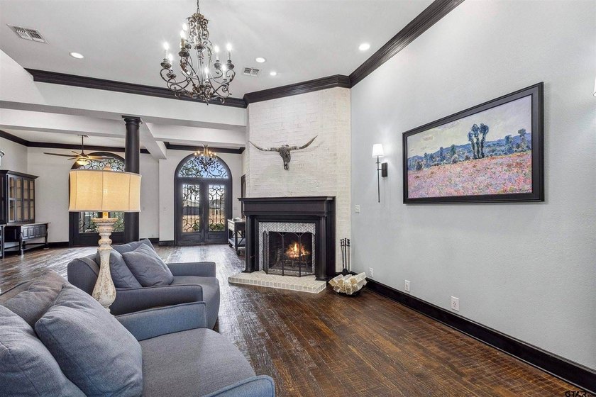 Stunning 5,776 sq.ft. lake-front home on beautifully landscaped - photo 13