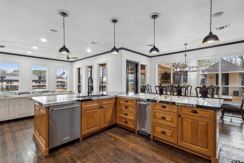 Stunning 5,776 sq.ft. lake-front home on beautifully landscaped - photo 14