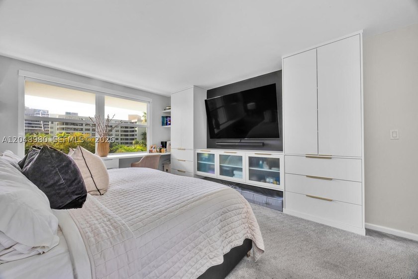 Beautifully remodeled 2-bedroom, 2-bath residence featuring a - photo 20