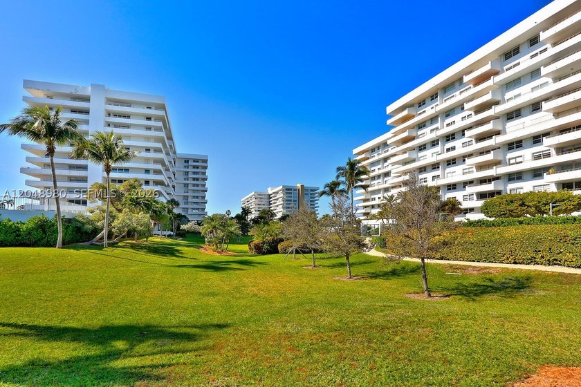 Beautifully remodeled 2-bedroom, 2-bath residence featuring a - photo 38