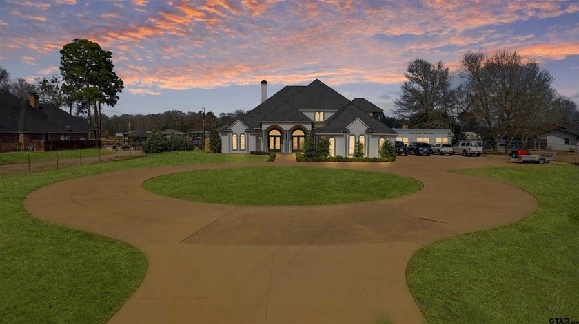 Stunning 5,776 sq.ft. lake-front home on beautifully landscaped - photo 47