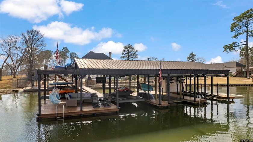 Stunning 5,776 sq.ft. lake-front home on beautifully landscaped - photo 48
