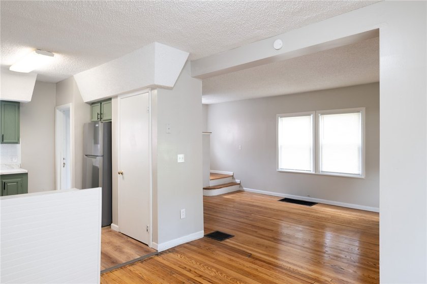 Fully vacant side-by-side duplex with over 2,200 sq ft of living - photo 3