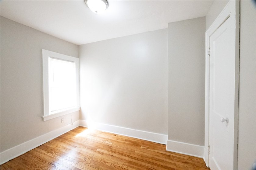 Fully vacant side-by-side duplex with over 2,200 sq ft of living - photo 8