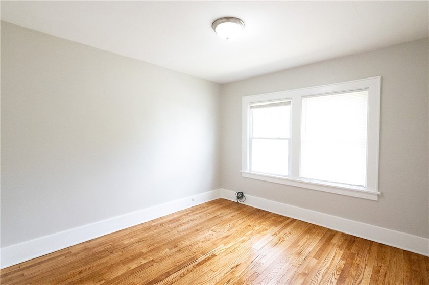 Fully vacant side-by-side duplex with over 2,200 sq ft of living - photo 9