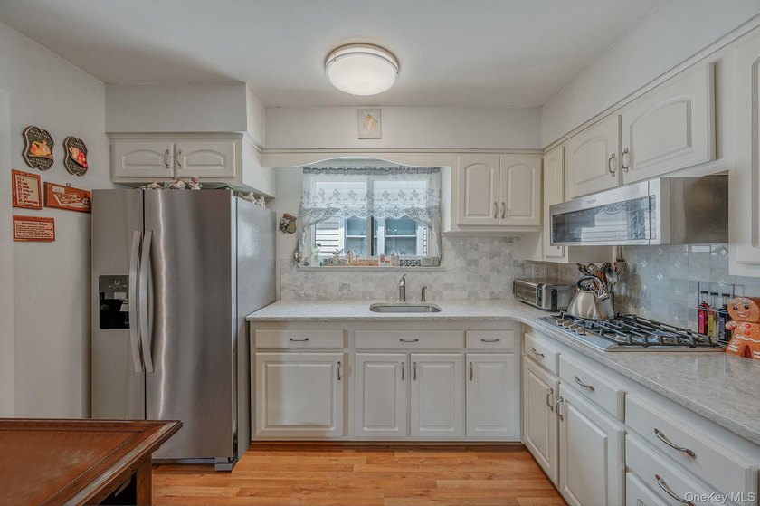Exceptional Legal 2-Family Home in Bayswater, Far Rockaway** - photo 5