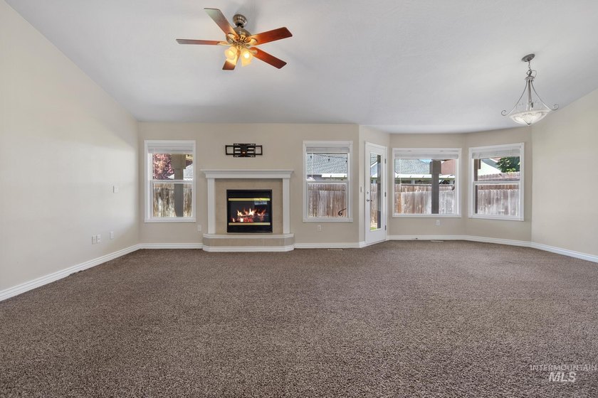 Beautiful 3-bedroom, 2-bath home featuring an open and inviting - photo 8