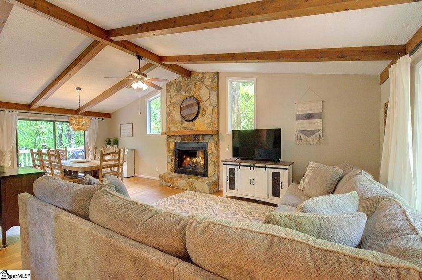 Welcome to your new Keowee Key home! This premium gated - photo 8