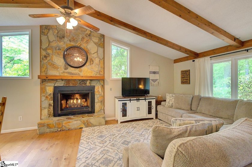 Welcome to your new Keowee Key home! This premium gated - photo 9