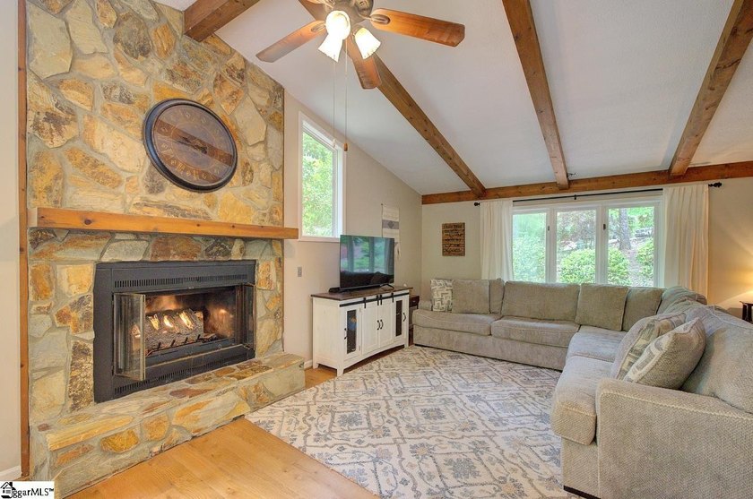Welcome to your new Keowee Key home! This premium gated - photo 10