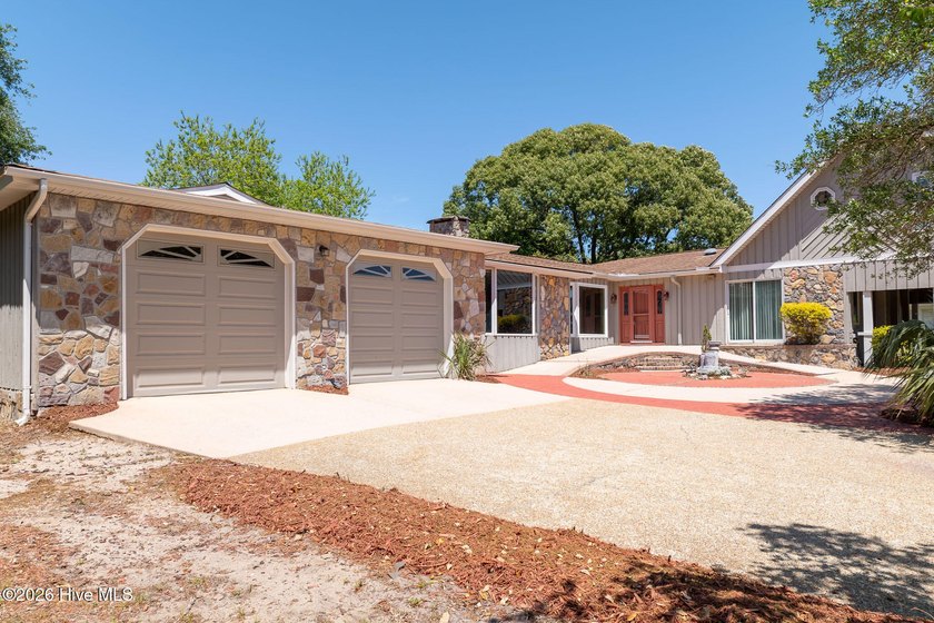 Experience coastal-style living in this expansive 4,000+ sq. ft - photo 11