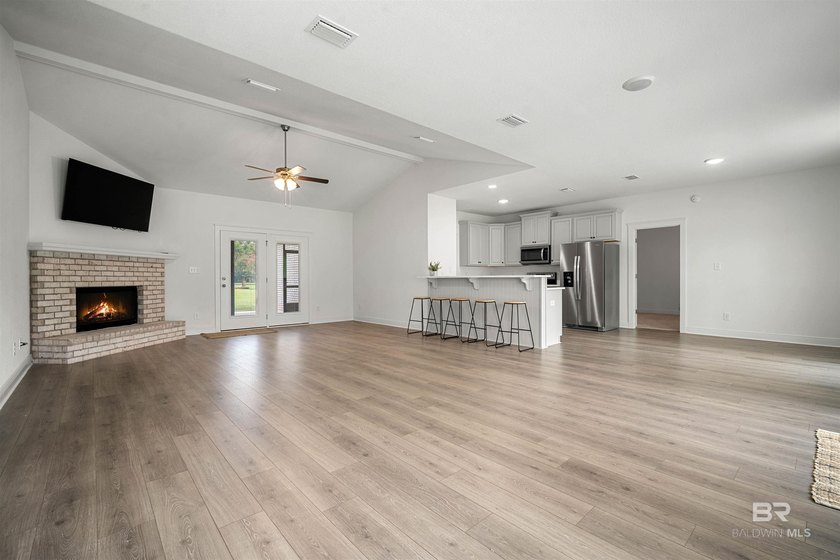 Nestled on nearly three acres of pristine land in Fairhope, this - photo 13