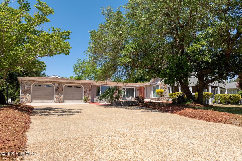 Experience coastal-style living in this expansive 4,000+ sq. ft - photo 13