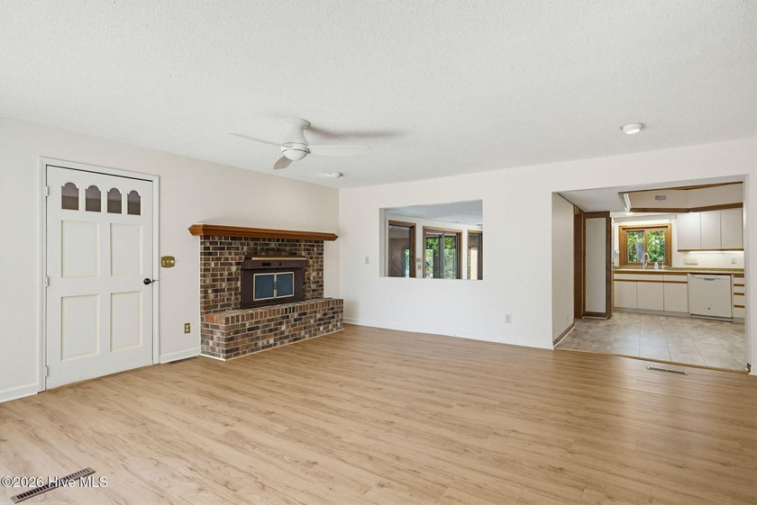 Experience coastal-style living in this expansive 4,000+ sq. ft - photo 21