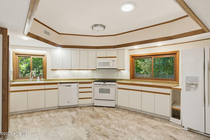 Experience coastal-style living in this expansive 4,000+ sq. ft - photo 28