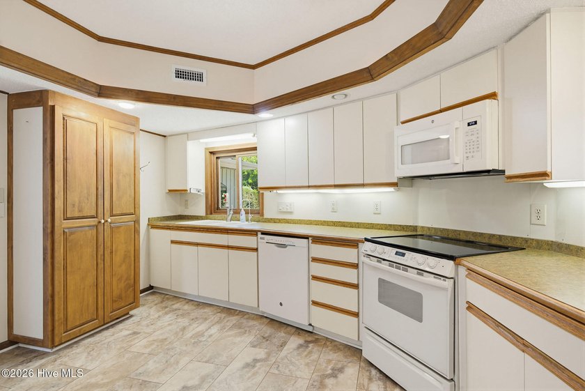 Experience coastal-style living in this expansive 4,000+ sq. ft - photo 29