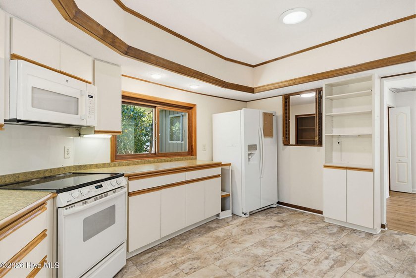 Experience coastal-style living in this expansive 4,000+ sq. ft - photo 30