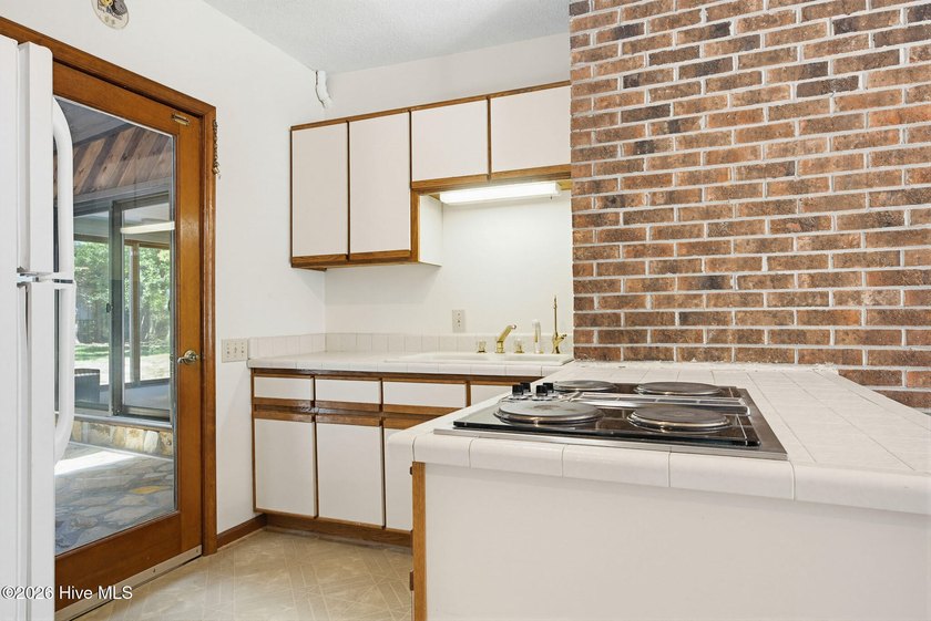 Experience coastal-style living in this expansive 4,000+ sq. ft - photo 42