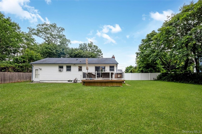 Beautifully Maintained and Updated 2 Bedroom Ranch with Open - photo 20