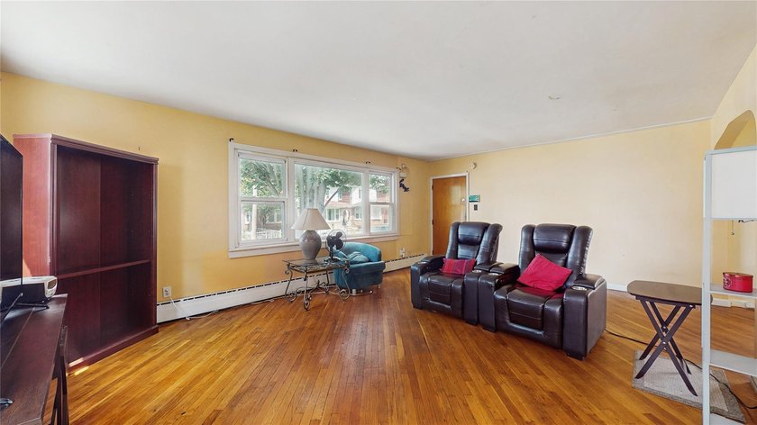 SHOWING BY APPOINTMENT ONLY CALL THE LISTING AGENT 987 E 42nd St - photo 4