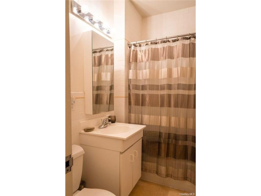 Modern 2BR, 2BA Condo with master bedroom with en suite, located - photo 13