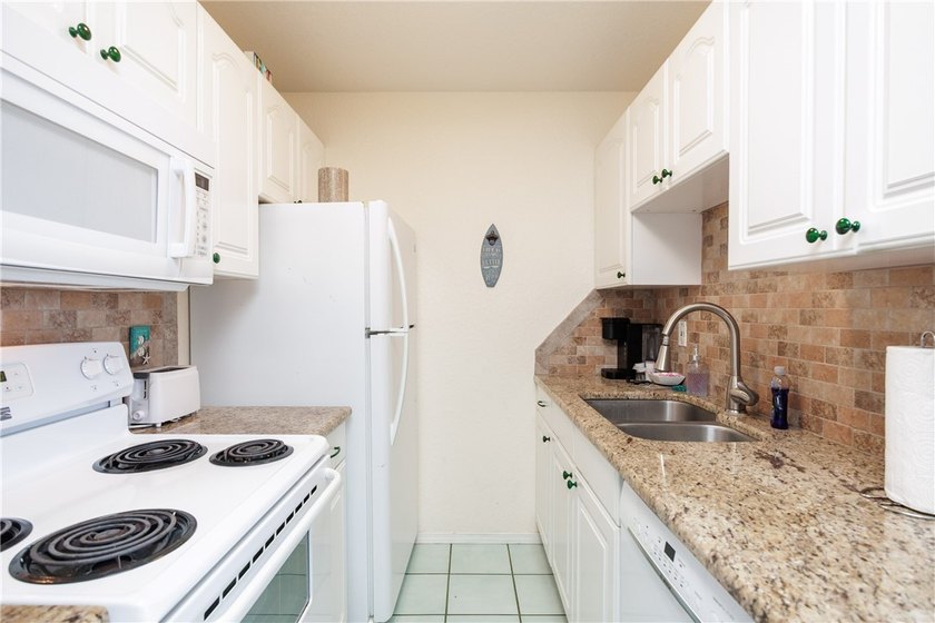 Stunning Waterview Island Condo! Situated in the popular Mystic - photo 16