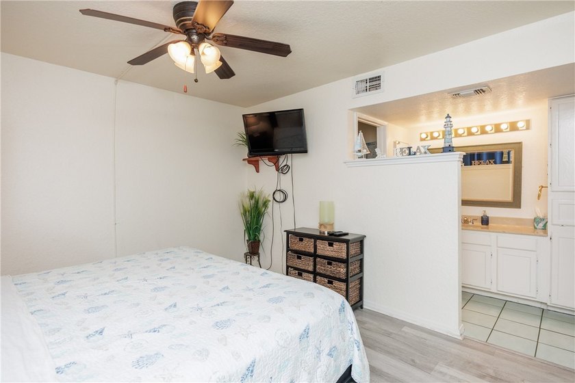 Stunning Waterview Island Condo! Situated in the popular Mystic - photo 17