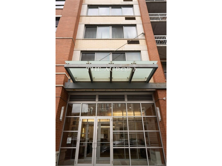 Modern 2BR, 2BA Condo with master bedroom with en suite, located - photo 19