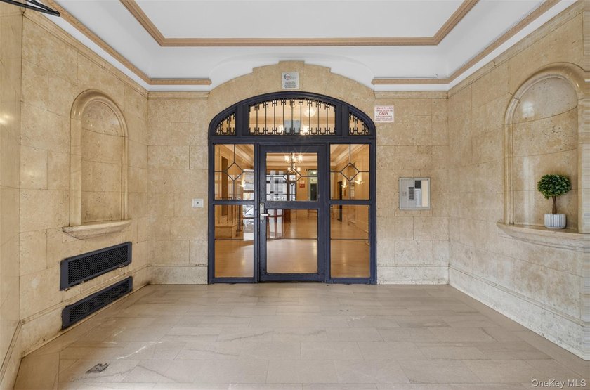Beautiful 3-bedroom pre-war condominium available on historic - photo 3