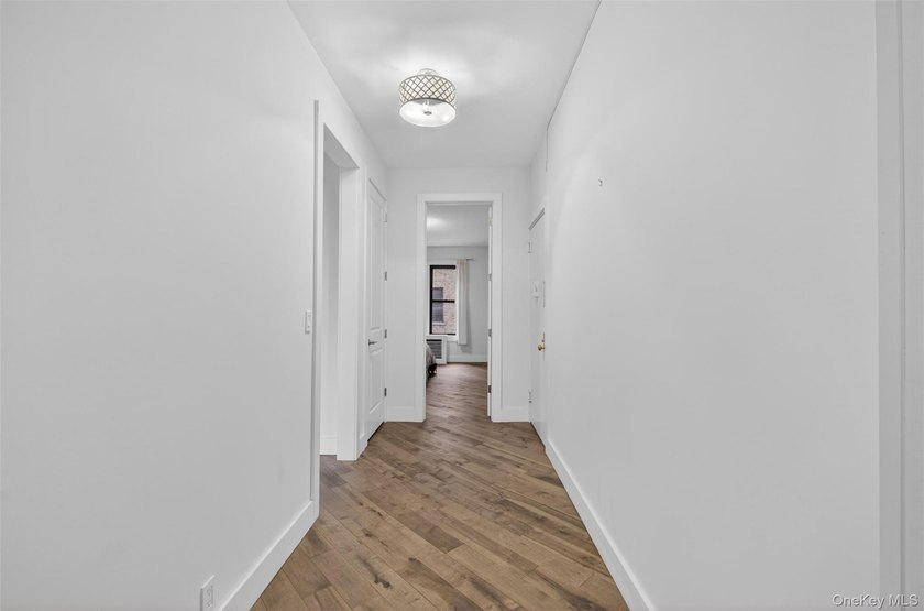 Beautiful 3-bedroom pre-war condominium available on historic - photo 6