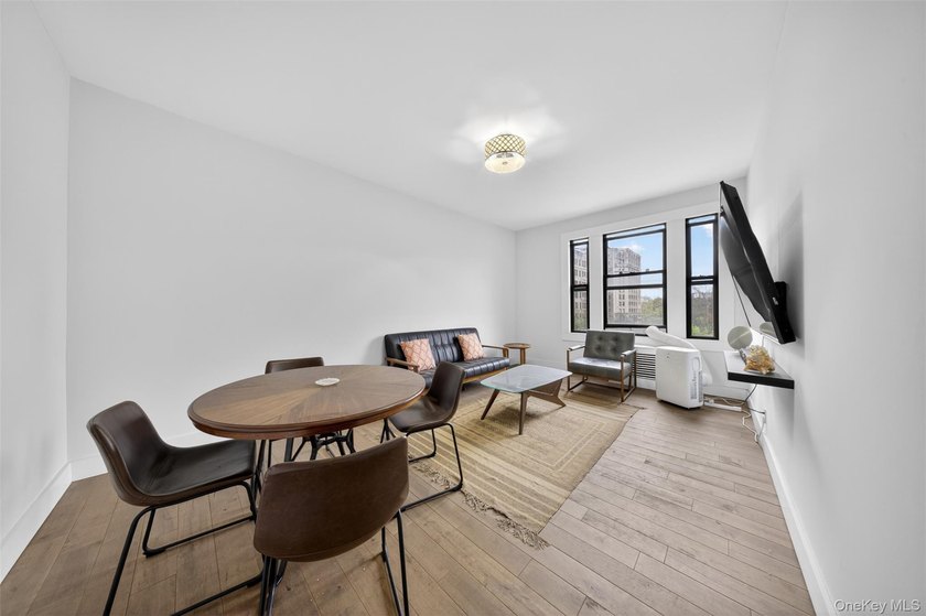 Beautiful 3-bedroom pre-war condominium available on historic - photo 7