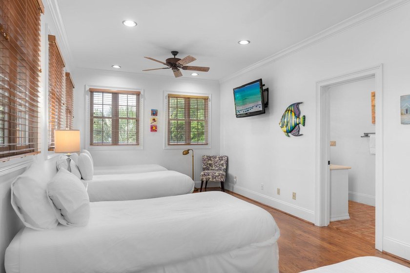 This stunning, fully furnished four-bedroom villa offers plenty - photo 36