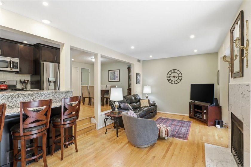 Welcome to 39 Menlo Place! Nestled at the end of a quiet - photo 5