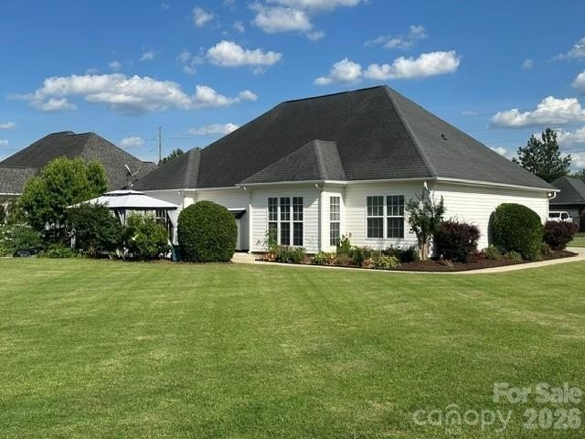A beautiful home ready to welcome its next family. Situated on a - photo 4