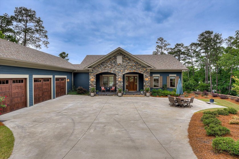 One-of-a-Kind Lakefront Luxury: Custom Home by K.A. Newsome &amp; - photo 2