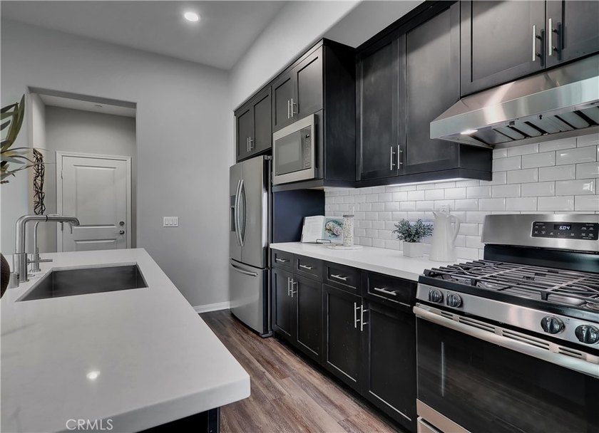 Stunning model perfect home, prized end lot location at the end - photo 18