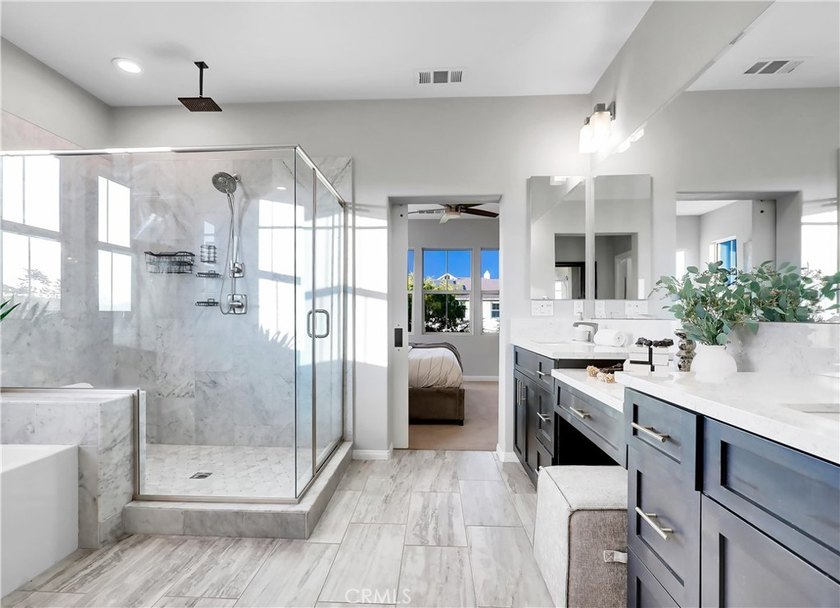 Stunning model perfect home, prized end lot location at the end - photo 27