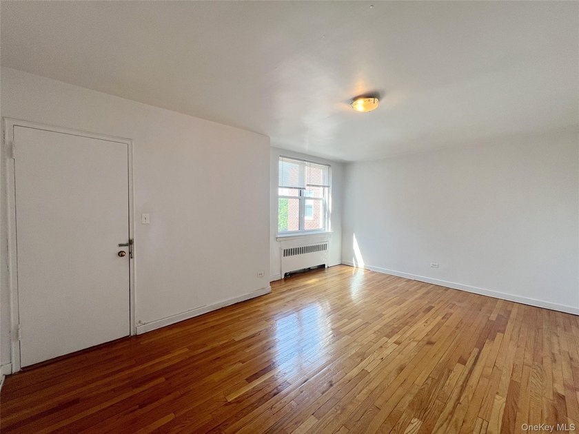 Bright, Spacious 1BR in Prime Location Southeast-facing and - photo 4